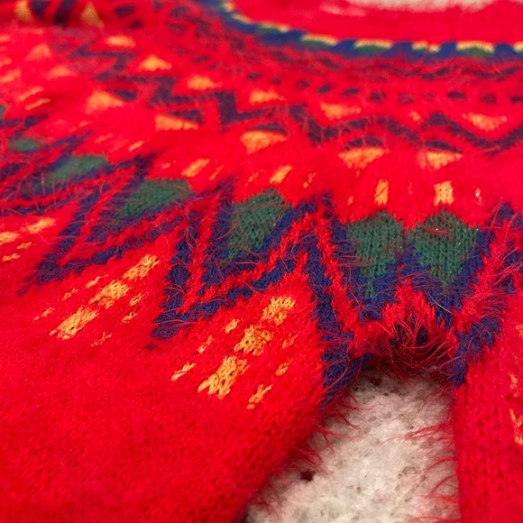 Beautiful red sweater. Size large - Picture 4 of 5